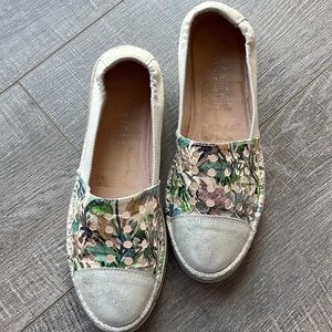EUC Hispanitas Slip Ons